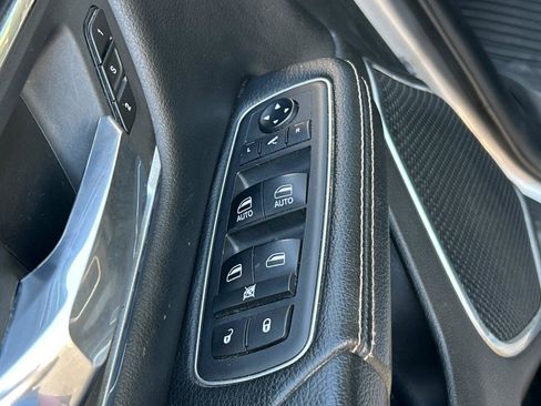 Used 2019 RAM 1500 Laramie AWD/4WD image 18