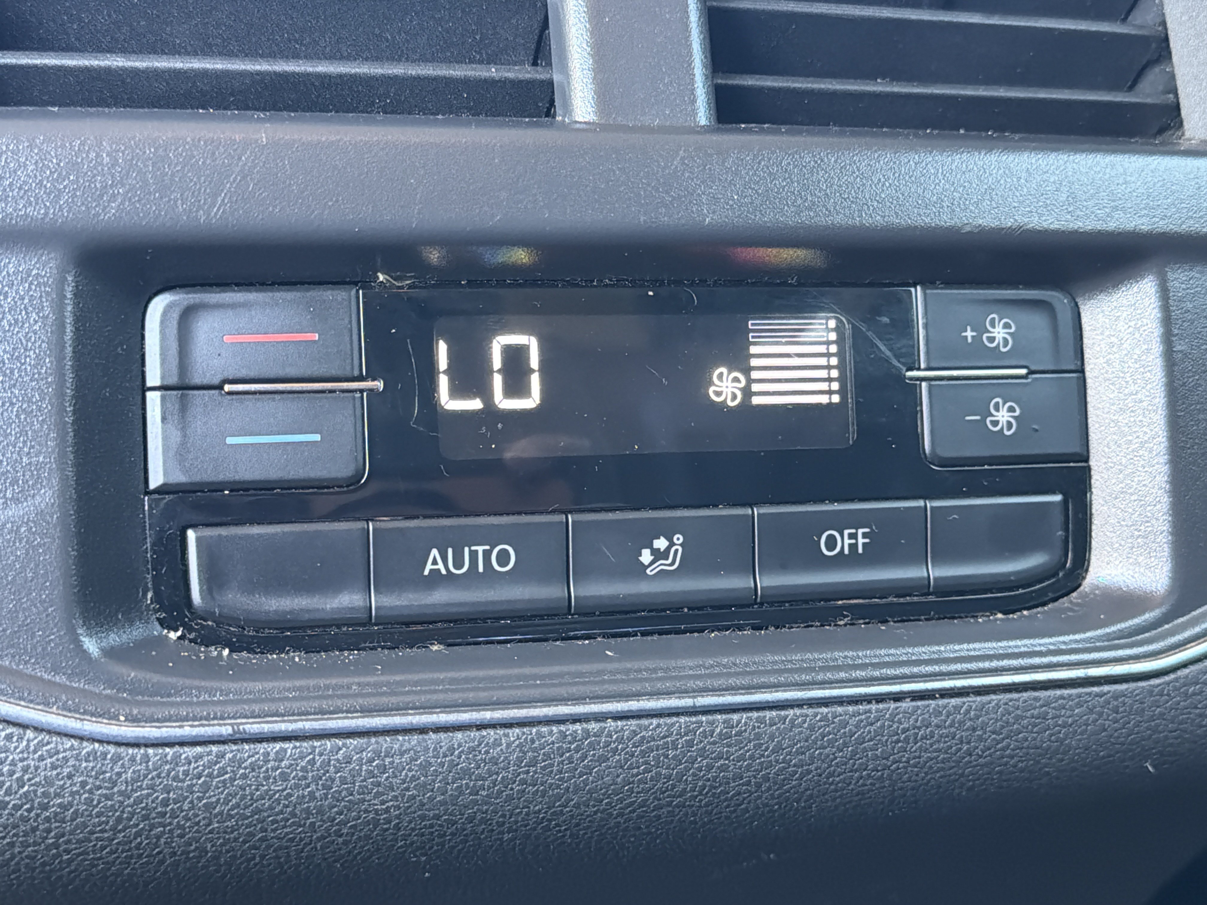 Used 2019 Volkswagen Atlas SE FWD image 19
