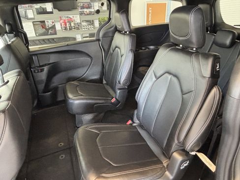 Used 2026 Chrysler Pacifica Select FWD image 18