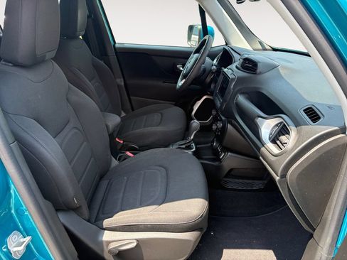 Used 2019 Jeep Renegade Latitude w/ Popular Equipment Group AWD/4WD image 15