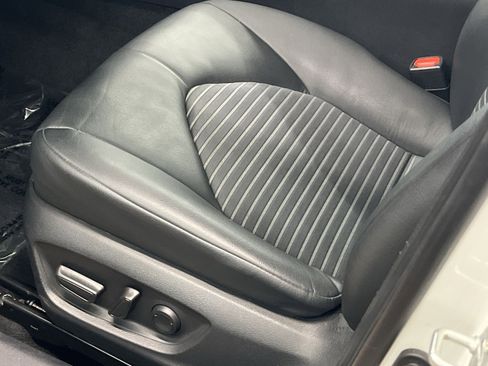 Used 2024 Toyota Camry SE image 11