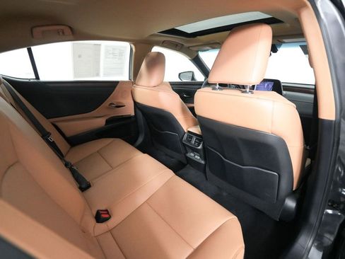 Certified 2024 Lexus ES 350 w/ Premium Package image 18