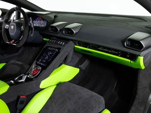 Used 2024 Lamborghini Huracan Sterrato image 29