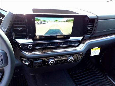 New 2024 GMC Sierra 1500 SLE w/ Preferred Package image 16