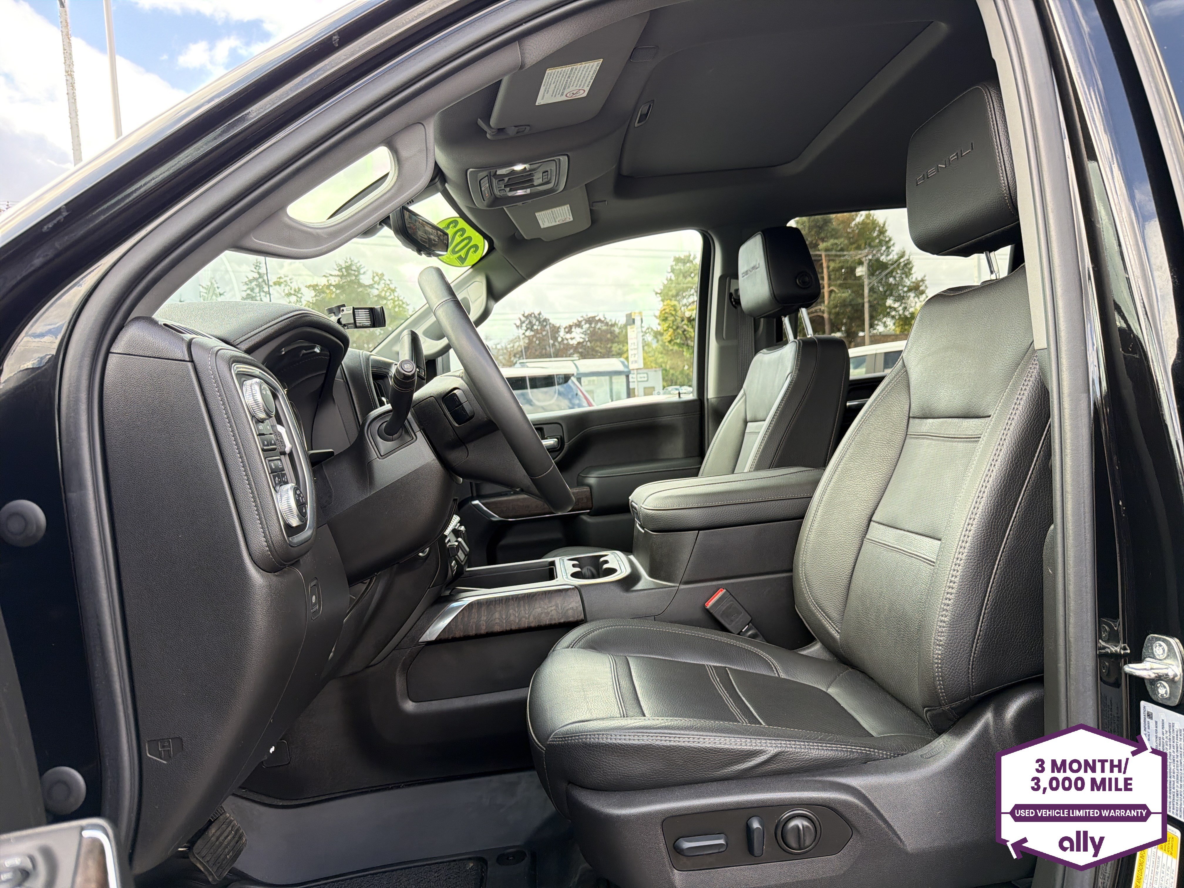 Used 2023 GMC Sierra 2500 Denali w/ Denali Black Diamond Edition AWD/4WD image 10