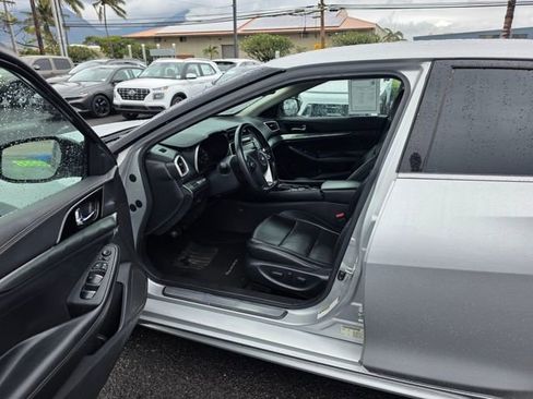 Used 2021 Nissan Maxima 3.5 SV w/ Floor Mat Group FWD image 9