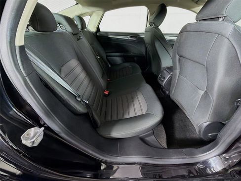 Used 2020 Ford Fusion SE image 25