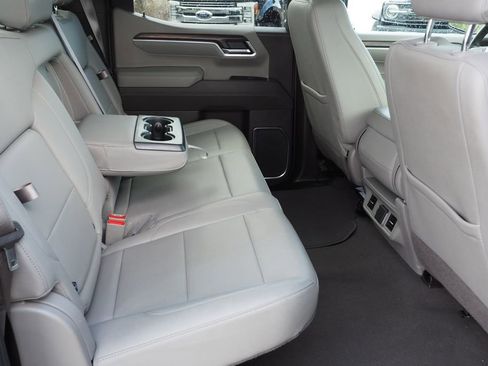 Used 2025 GMC Sierra 1500 SLT AWD/4WD image 19