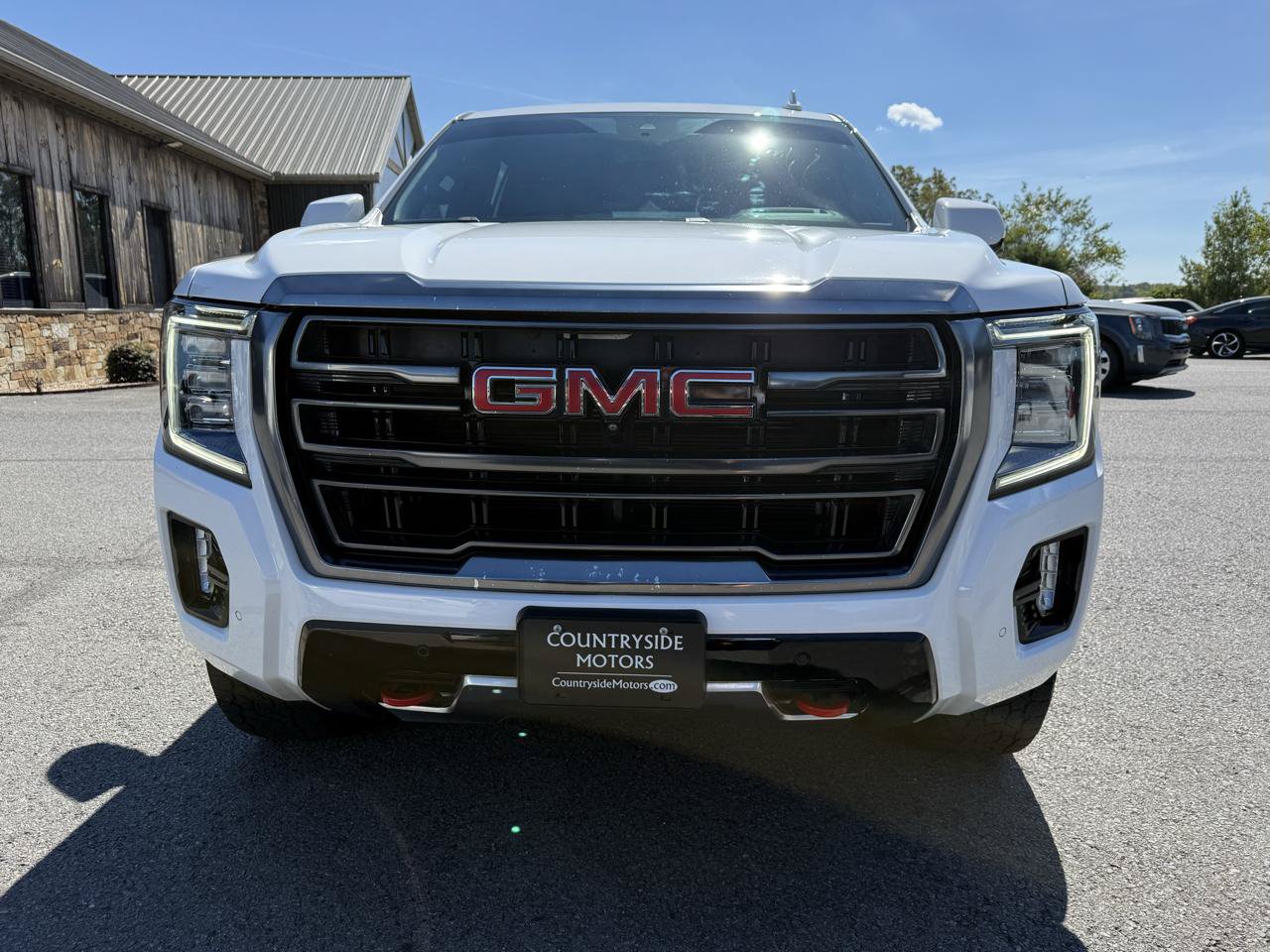 Used 2024 GMC Yukon AT4 w/ Technology Package AWD/4WD image 9