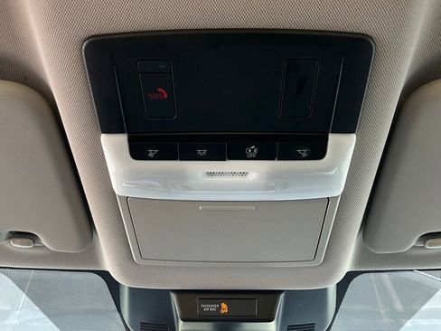 Used 2025 Nissan Rogue SV image 17