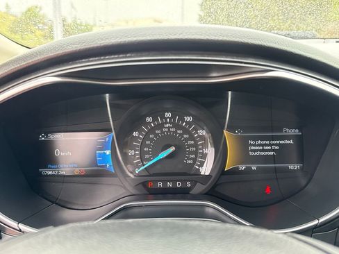 Used 2017 Ford Fusion SE FWD image 16