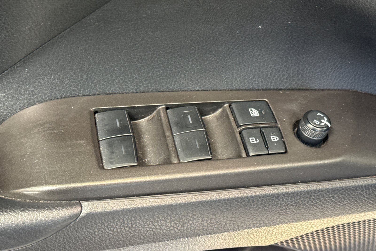 Used 2022 Toyota Camry LE w/ Carpet Mat Package (TMS) FWD image 15