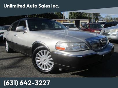 Used 2005 Lincoln Town Car Signature