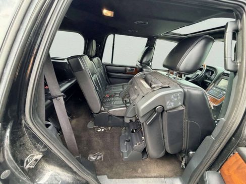 Used 2015 Lincoln Navigator 4WD image 31