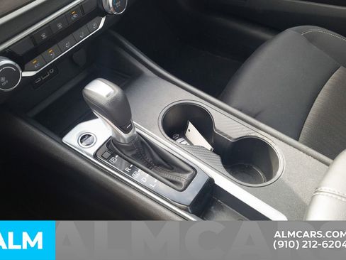Used 2025 Nissan Altima 2.5 SV FWD image 12