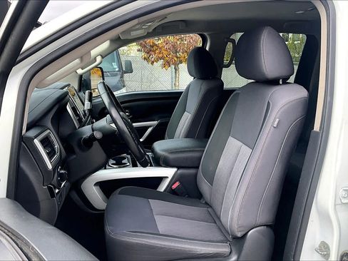 Used 2020 Nissan Titan SV w/ SV Convenience Package image 7