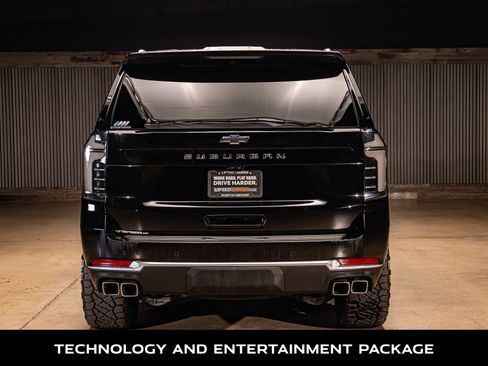 Used 2025 Chevrolet Suburban High Country image 8