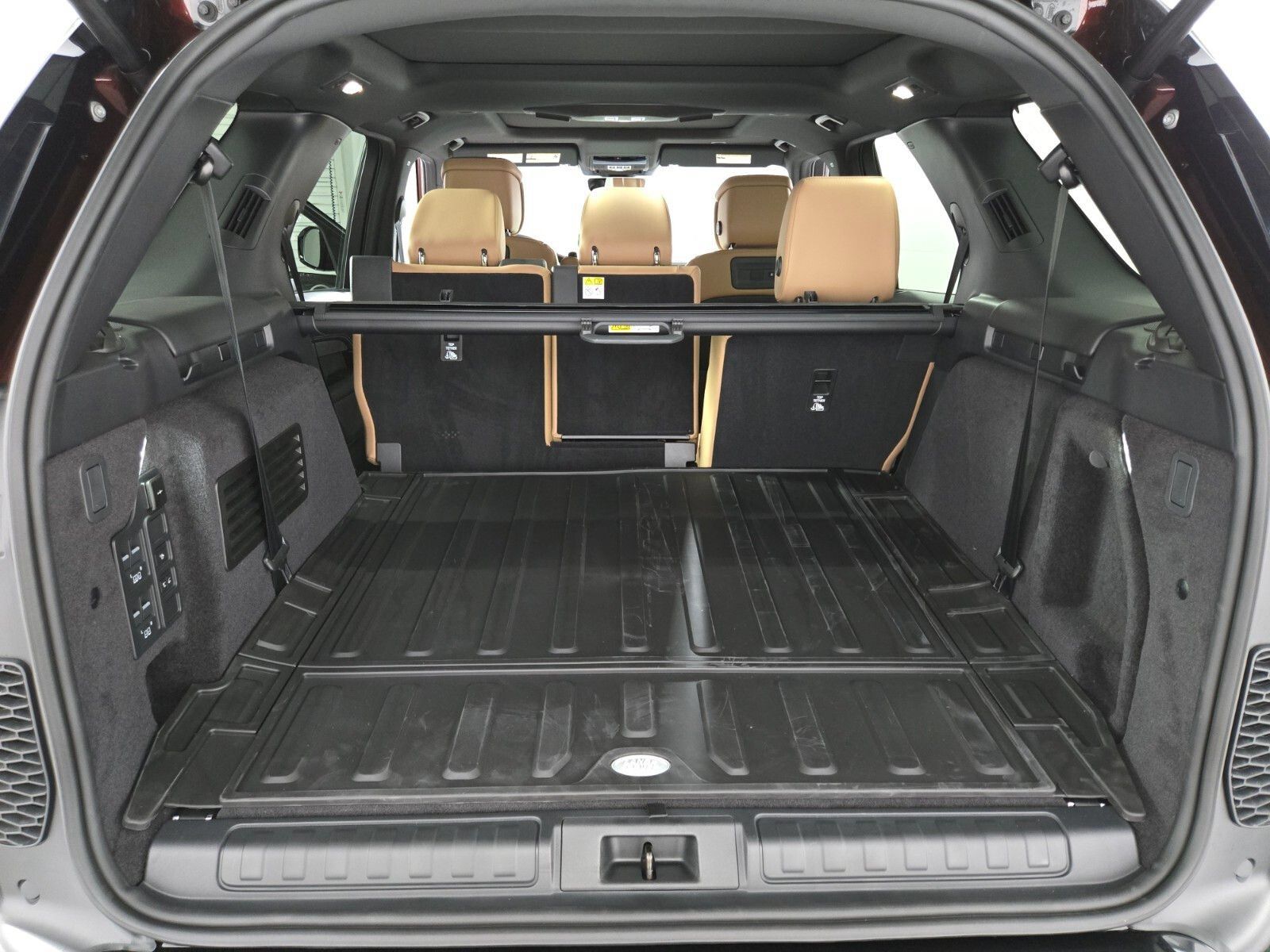 New 2026 Land Rover Discovery Limited Edition AWD/4WD image 15