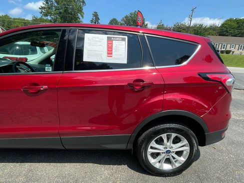 Used 2017 Ford Escape SE AWD/4WD image 4