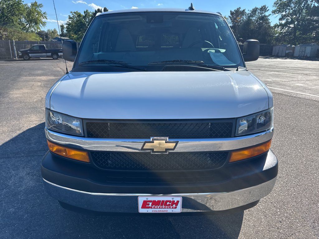 Used 2025 Chevrolet Express 3500 LT w/ LT Preferred Equipment Group RWD image 8