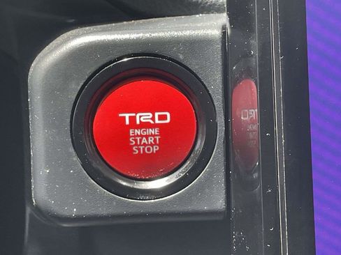 Used 2024 Toyota Tacoma TRD Sport AWD/4WD image 31