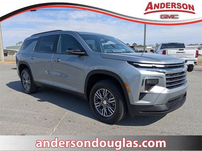 Used 2025 Chevrolet Traverse LT