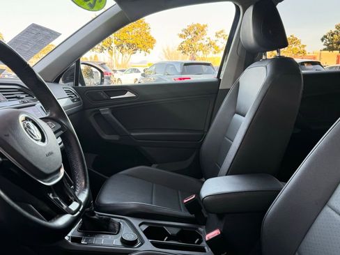 Used 2019 Volkswagen Tiguan SE w/ Panoramic Sunroof Package image 13