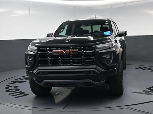 Used 2024 GMC Canyon AT4 w/ AT4 Premium Package AWD/4WD image 5