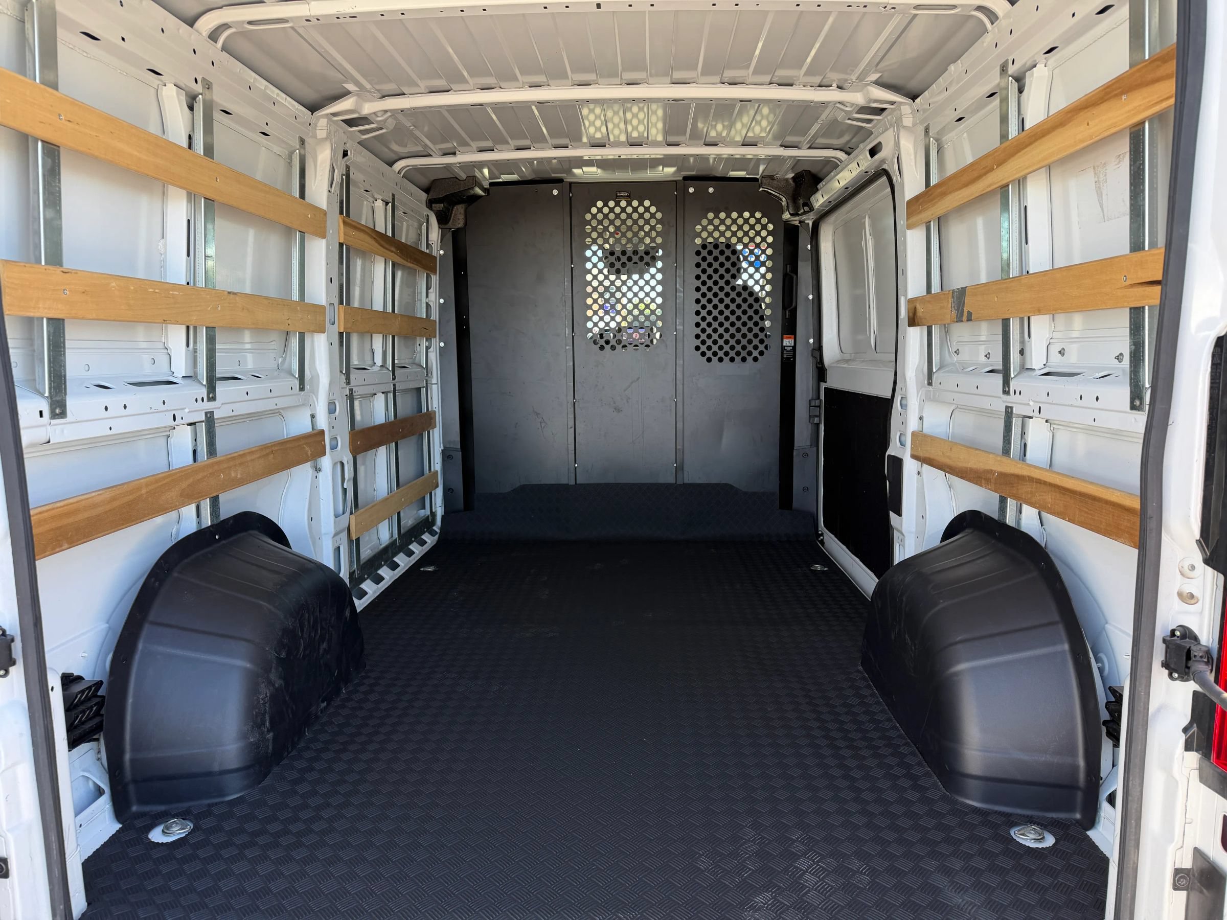 Used 2025 RAM ProMaster 2500 w/ U-Haul Equipment Group FWD image 5