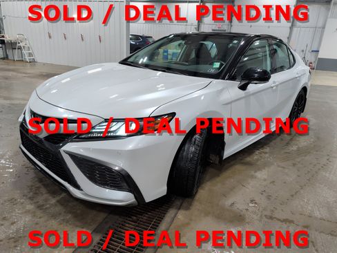 Used 2021 Toyota Camry XSE image 6