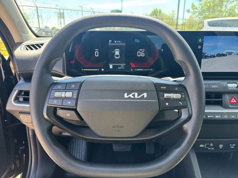 Used 2025 Kia K4 LXS image 27