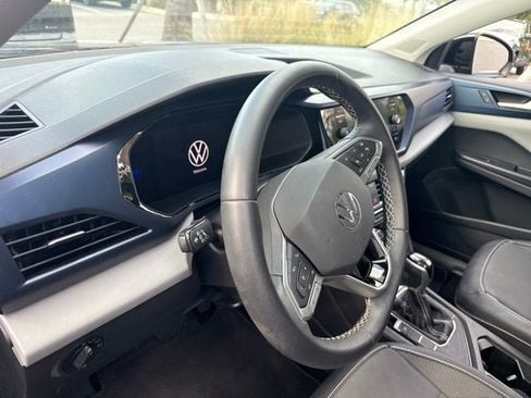 Certified 2023 Volkswagen Taos SE w/ Panoramic Sunroof Package FWD image 17