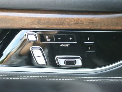 Used 2025 Jeep Grand Wagoneer 4WD w/ 8-Passenger Seating Package image 10