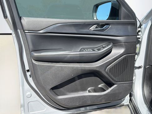 Used 2025 Jeep Grand Cherokee Laredo X image 20