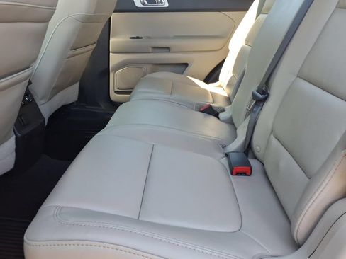Used 2015 Ford Explorer XLT w/ Equipment Group 202A AWD/4WD image 15