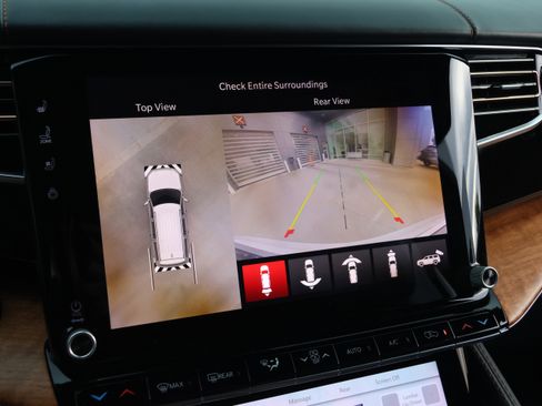 Used 2023 Jeep Grand Wagoneer Series III image 26