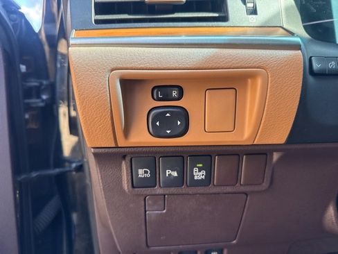 Used 2016 Lexus ES 350 w/ Luxury Package w/Wood Trim image 14