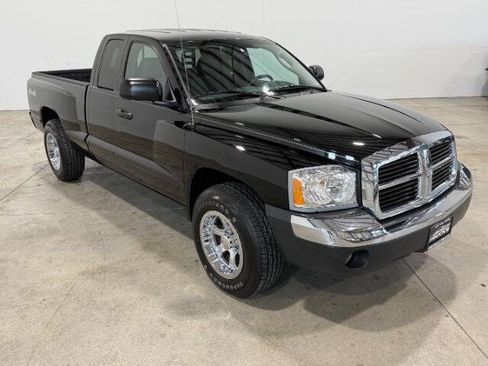 Used 2005 Dodge Dakota SLT w/ Trailer Tow Group AWD/4WD image 6