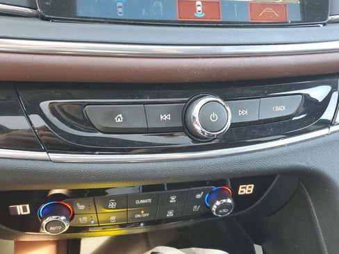 Used 2019 Buick Enclave Avenir image 32