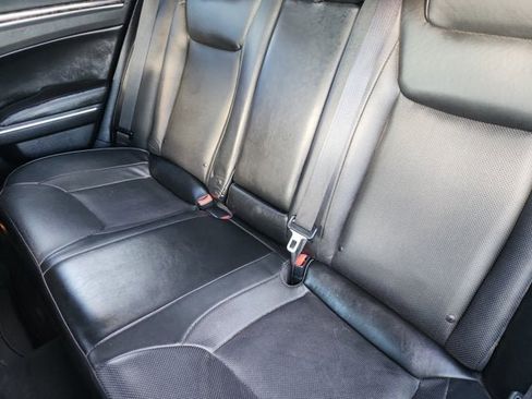 Used 2018 Chrysler 300 Limited image 13