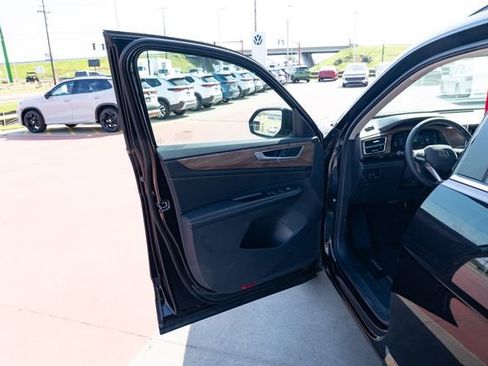 New 2026 Volkswagen Atlas SE image 13