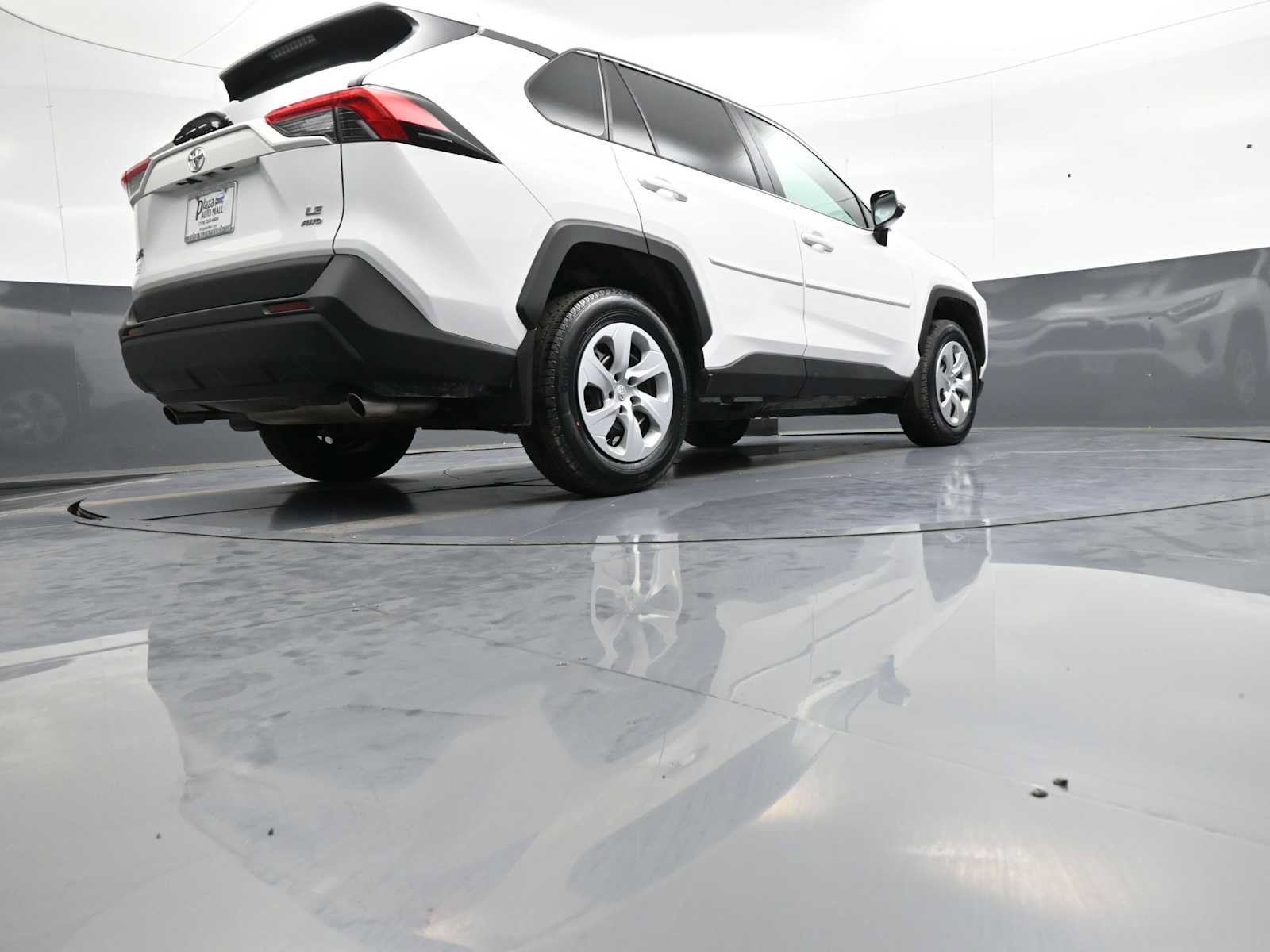 Certified 2023 Toyota RAV4 LE AWD/4WD image 29
