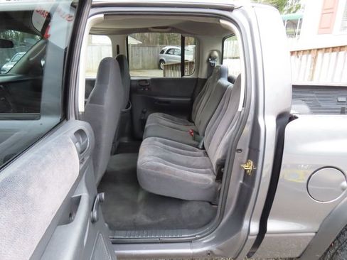 Used 2004 Dodge Dakota Sport w/ Deluxe Convenience Group image 11