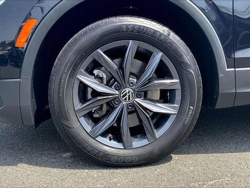 Certified 2023 Volkswagen Tiguan SE w/ Panoramic Sunroof Package AWD/4WD image 9
