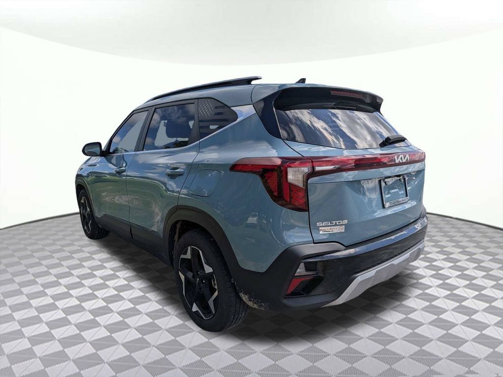 Used 2025 Kia Seltos EX FWD image 5