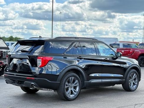 Used 2023 Ford Explorer XLT w/ Equipment Group 202A AWD/4WD image 39