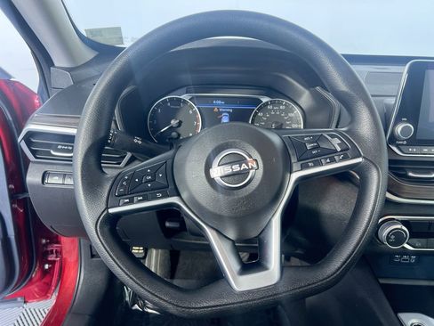 Used 2024 Nissan Altima 2.5 SV FWD image 15