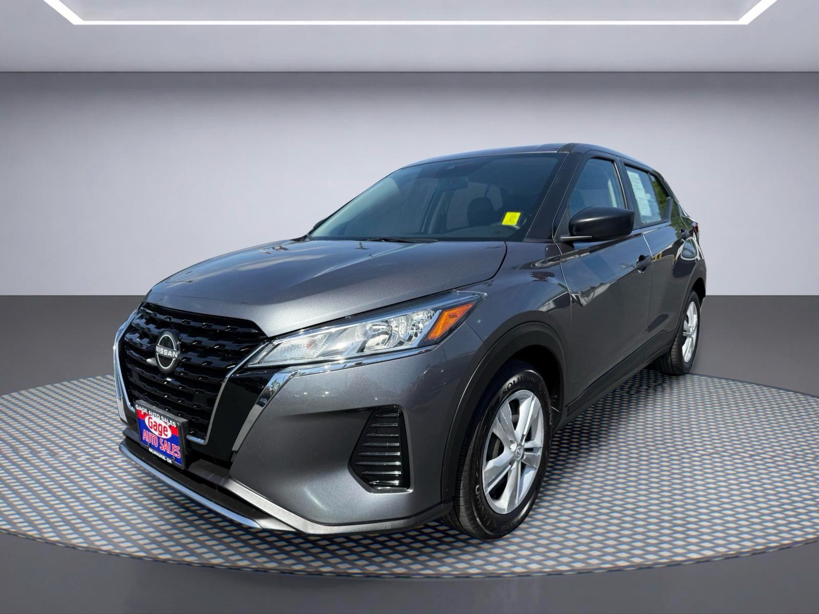 Used 2023 Nissan Kicks S FWD image 2