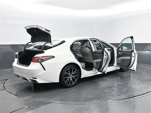 Used 2024 Toyota Camry SE image 28