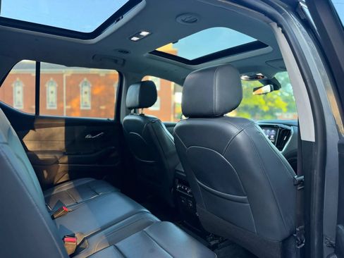 Used 2020 Chevrolet Traverse LT w/ LT Premium Package AWD/4WD image 14